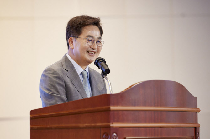 "멈추지 마라" 김동연 일으킨 나태주 시인의 한마디