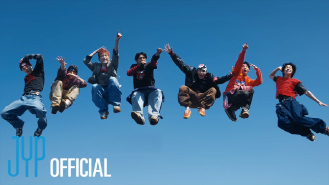 '컴백 D-1' NEXZ, ‘HYPEMAN’ 티저 공개…유쾌한 에너지 예고