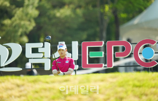 [포토]김지윤,최종일 선두권을 정조준한다