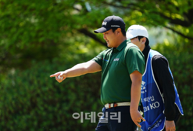 [포토] 고석완, 버디라인 찾기
