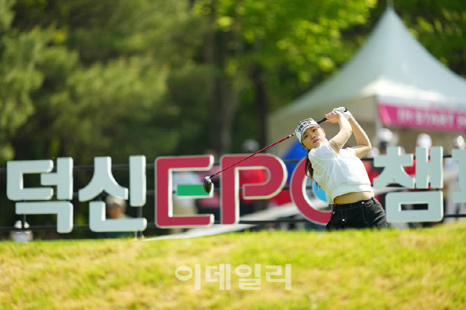 [포토]김민선,페어웨이 중앙을 향하여