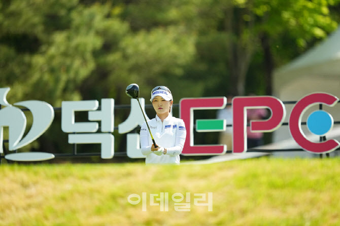 [포토]이예원,시즌 첫 우승 정조준