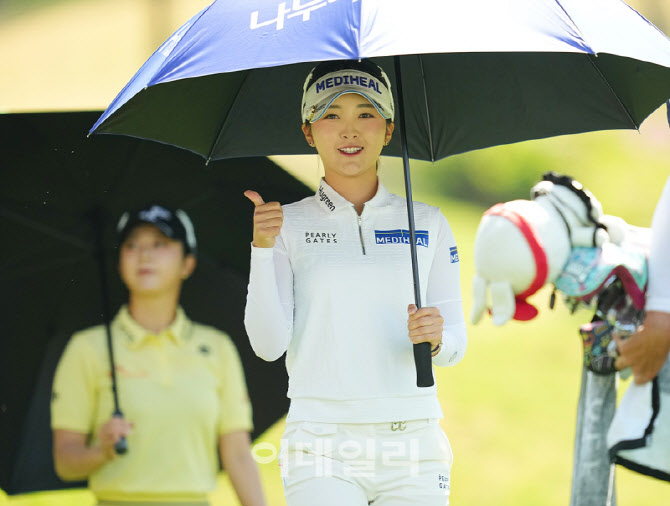 [포토]이예원,최종일 우승 예약 엄지척