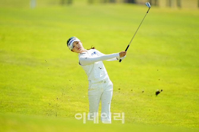 [포토]이예원,핀 하이로 붙인다