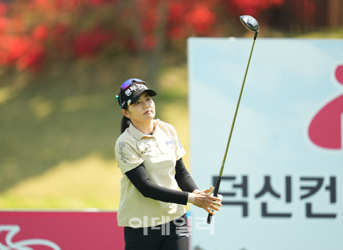 [포토]장수연,타구 방향은 정확해