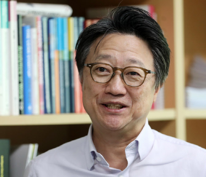 [인터뷰]  “인간 행동을 디지털로 복제해 사회를 예측한다”