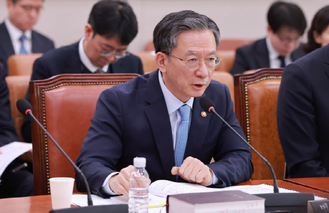 정성호 장관 "검찰, 尹 정부 정적 제거에 적극 부역…바로 잡아야"