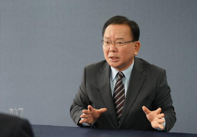 김부겸 "TK신공항, 국가전략 인프라로 접근해야…정부 설득할 것"[만났습니다②]