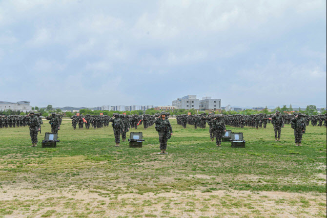 해군·해병대, 포항서 합동상륙훈련…유·무인 복합전력 실전성 검증