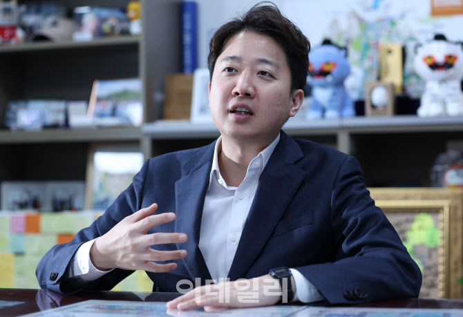 이준석 "조응천, 경기지사 선거 이끌 대장선…단일화? 아쉬운 건 국힘"