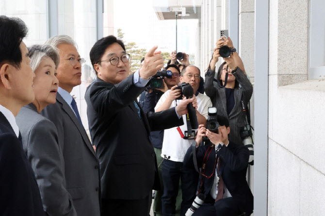 판문점선언 8주년…文 "김정은, 트럼프와 다시 마주 앉아야"