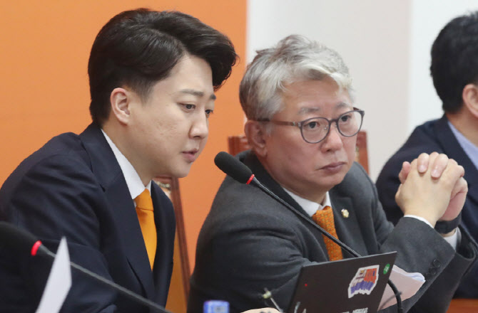 조응천, 경기지사 판 흔들 ‘메기’ 될까…보수 연대 가능성은 ‘글쎄’