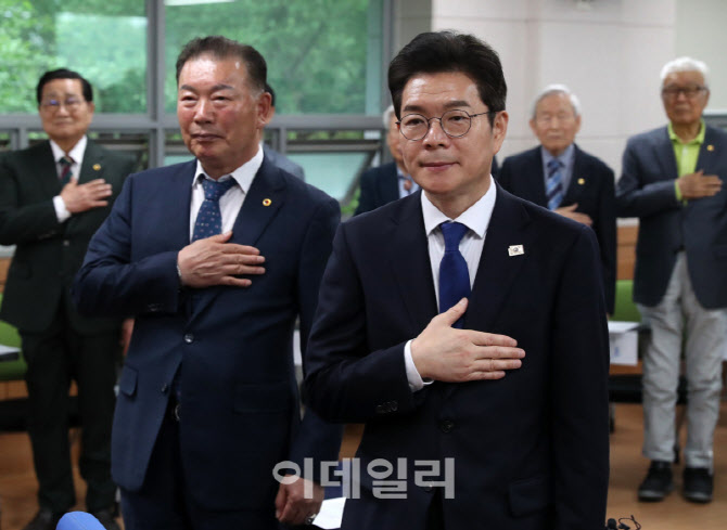 [포토] 국민의례하는 정원오 서울시장 후보