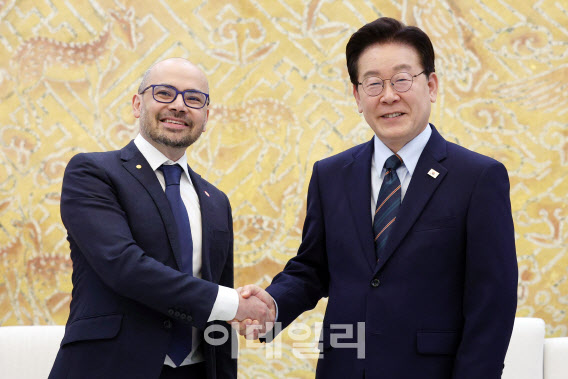 “AGI 2030 온다”…李-하사비스, AI 가드레일 공감