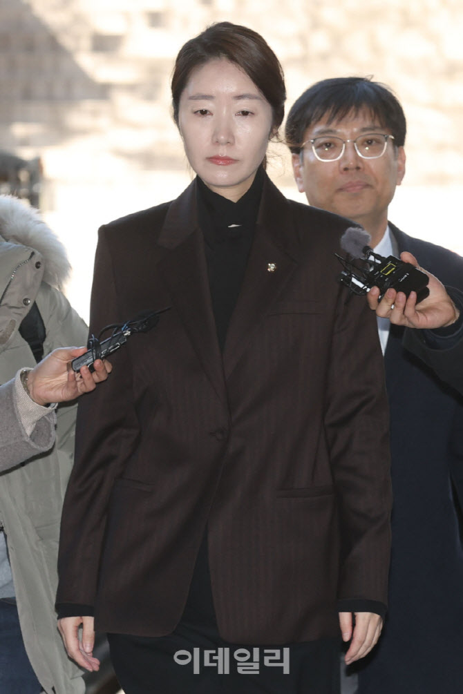 경찰, 강선우 '위장전입·병원 갑질' 혐의 불송치 결정