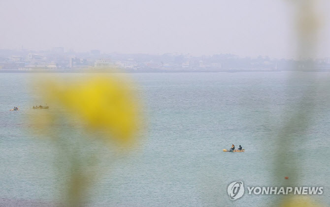 전국 흐리고 일교차 커…수도권·강원 오후부터 맑아져[내일날씨]