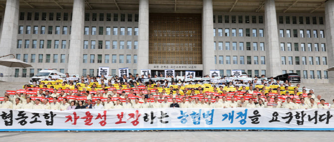 [포토] 국회에서 열린 '농협 자율성 수호 농민공동선언'