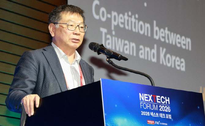 [포토]2026 넥스트 테크 포럼에서 기조연설하는 콜리 황 디지타임즈 창립자 겸 회장