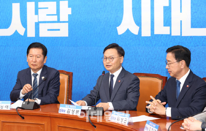 [포토]민주당 3차 인재영입, '소감 밝히는 김성범 전 차관'