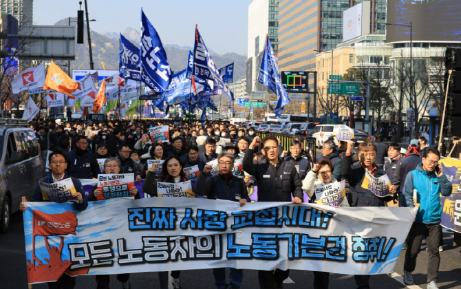 "중앙부처 교섭 요구 11건…돌봄 노정협의체 선도모델로"