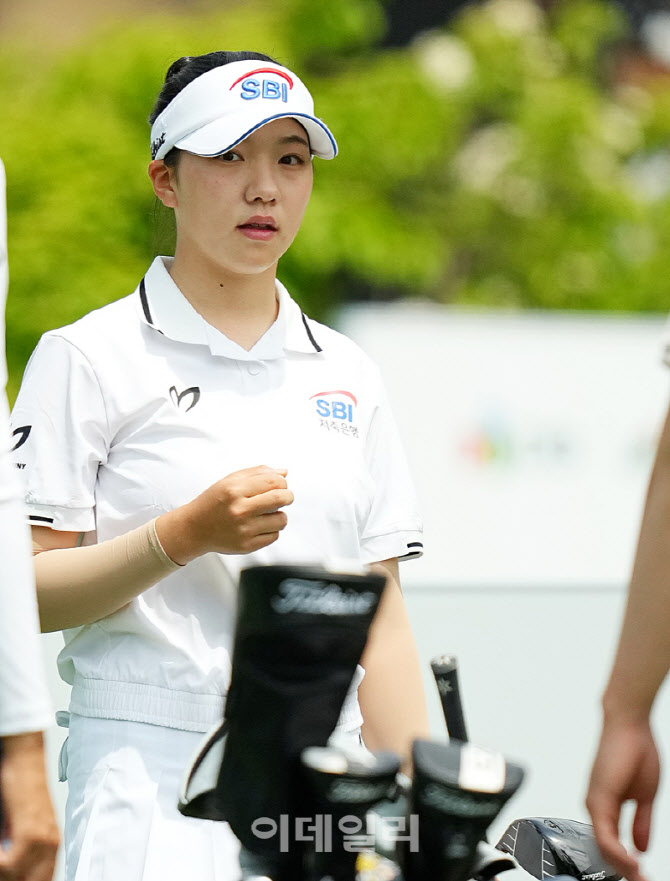 [포토]강민진,차분히 기다려요