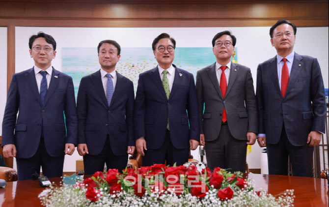 '노동절 136주년' 민주 "노동존중 사회" 국힘 "반시장 규제 바꿀 것"