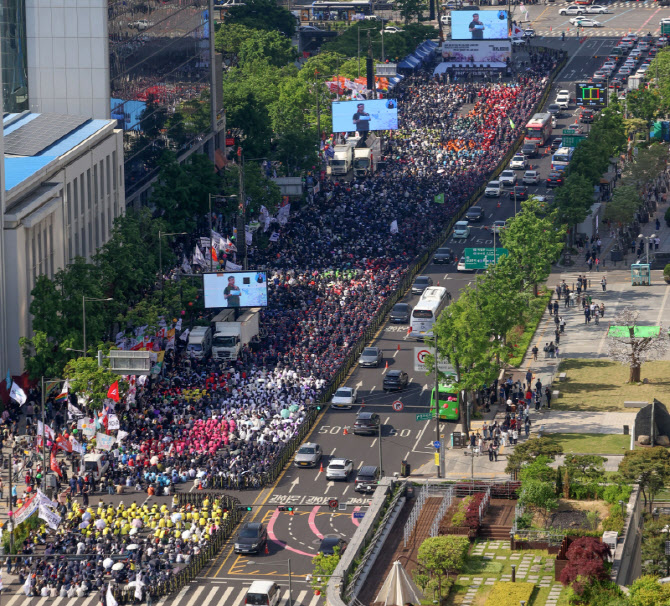 [포토]법정공휴일 된 노동절, 2026 세계노동절대회