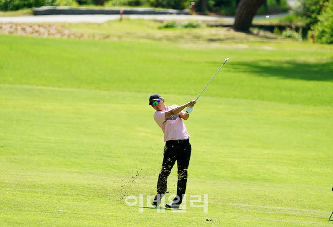 [포토] 김영수, 핀하이로 날린다