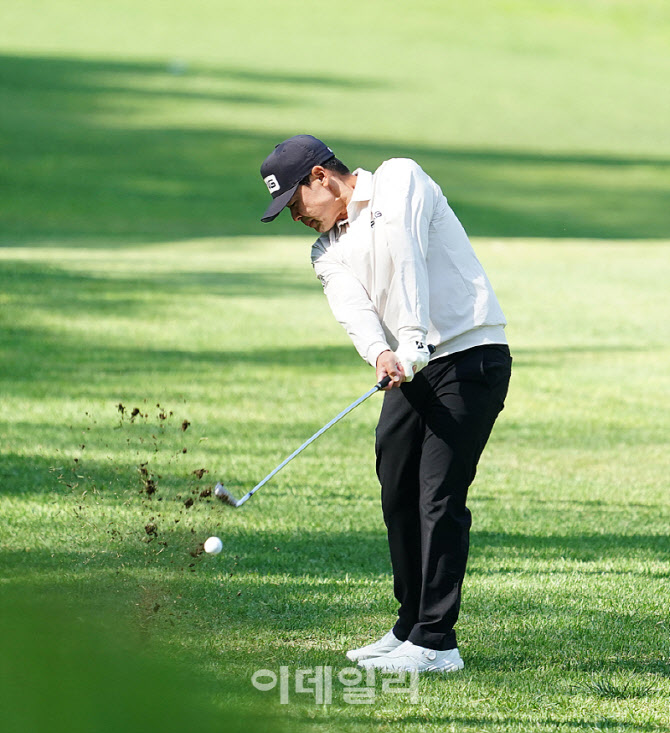 [포토] 김학형, 정타로 날린 아이언샷