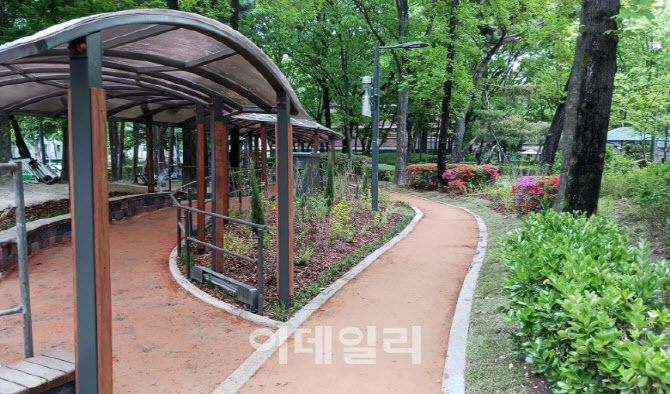 [포토] 도봉구, 월천근린공원 황톳길 조성