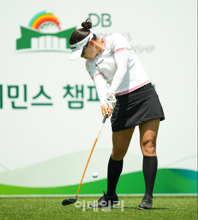 [포토]김소정,임팩트는 노련하게