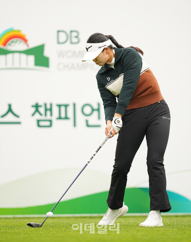 [포토]신지우,임팩트는 확실하게