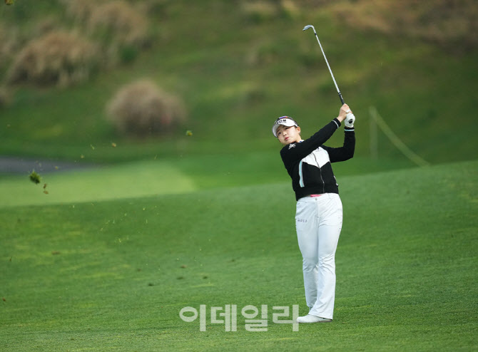 [포토]임진영,핀에 붙여 버디를 노린다