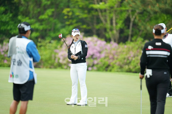 [포토]임진영,첫 홀 버디 성공이냐