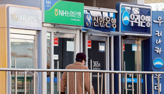 급증하는 고령 1인가구, 커지는 금융공백