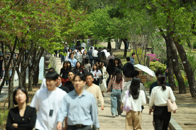 포근하다 밤 비…연휴 셋째 날 전국 확대[오늘날씨]