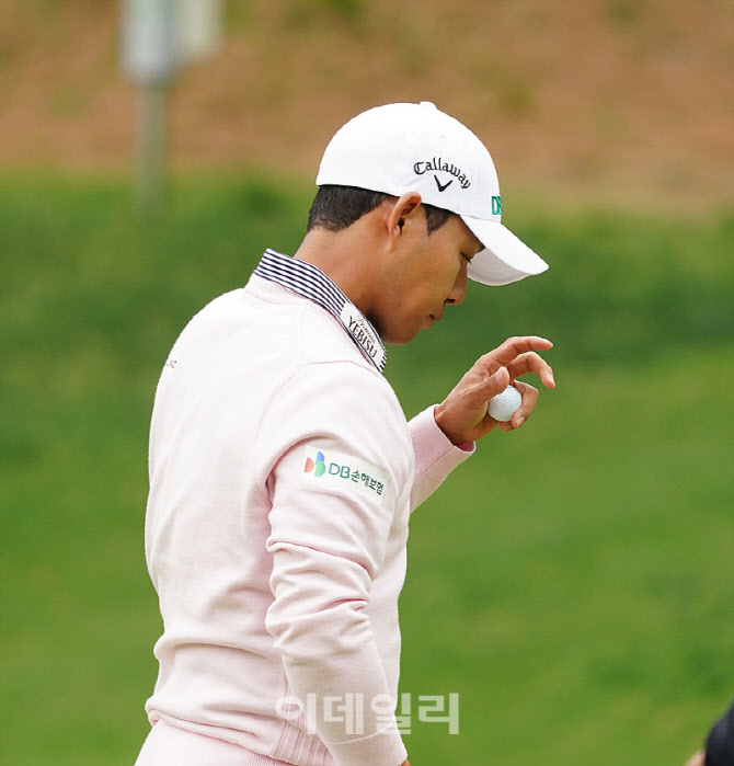 [포토] 문도엽, 갤러리에 인사하며 홀아웃