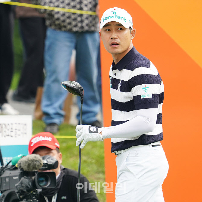 [포토] 타구 바라보는 박은신