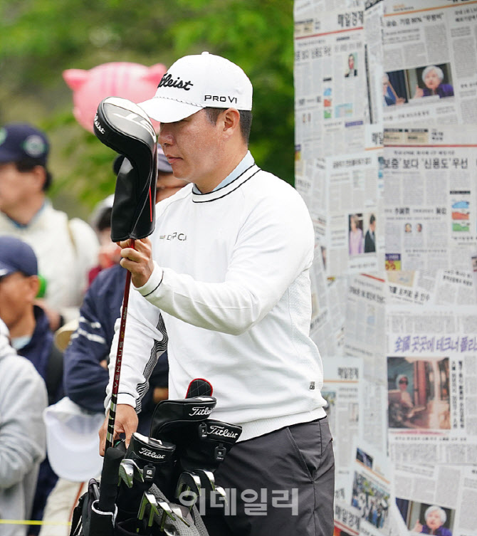 [포토] 조민규, 드라이버를 빼든다