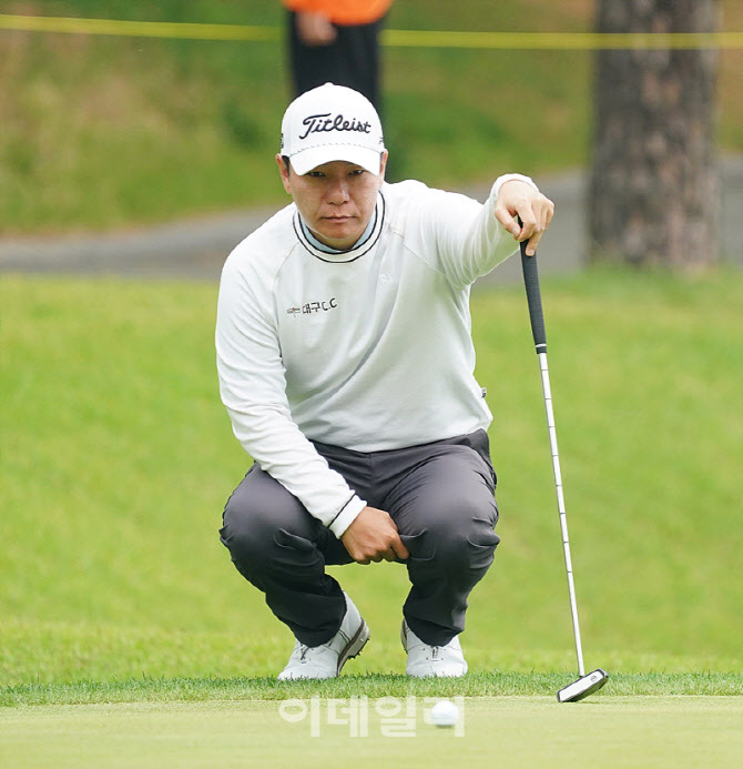 [포토] 조민규, 먼길이지만 버디를 원한다