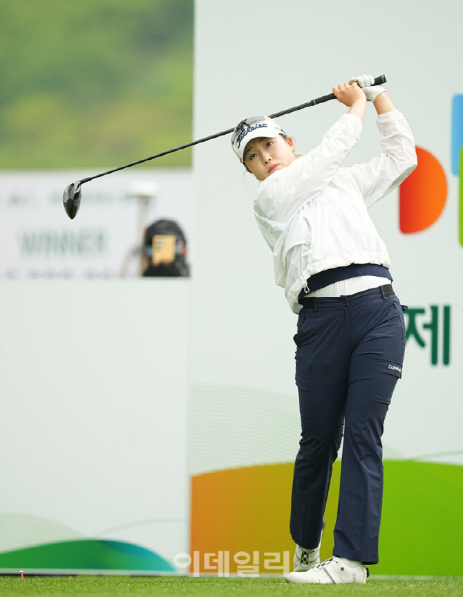[포토]구래현,간결한 첫 티샷
