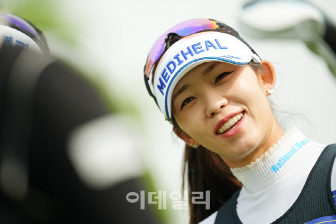 [포토]배소현,틈새 미소 출발