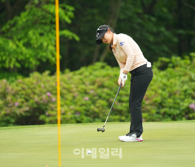 [포토]한지원,버디 퍼트 들어가라
