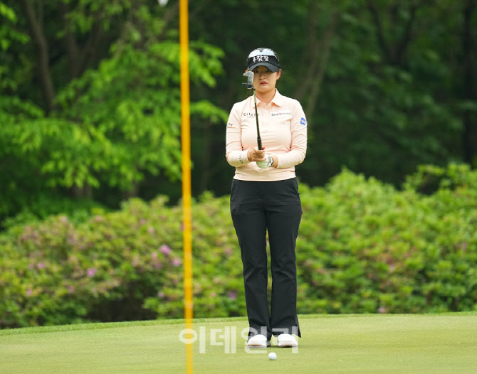 [포토]한지원,첫 홀 버디를 노린다