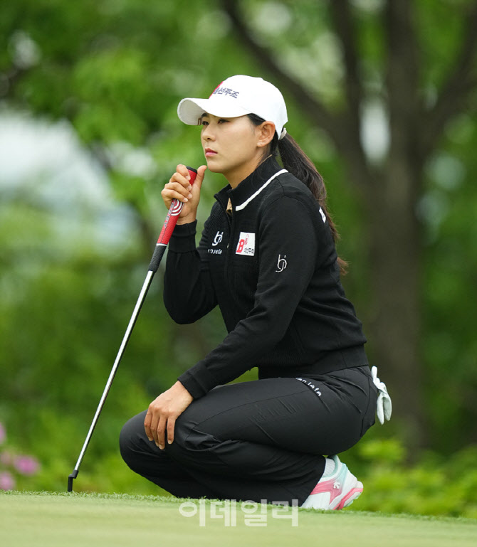 [포토]이지현,퍼트라인을 본다