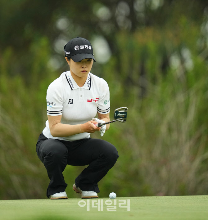[포토]고지원,파 퍼트 신중하게