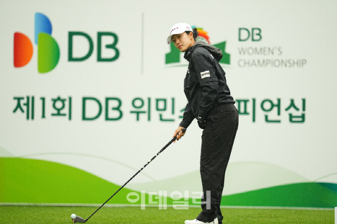 [포토]윤혜림,티샷 방향을 본다