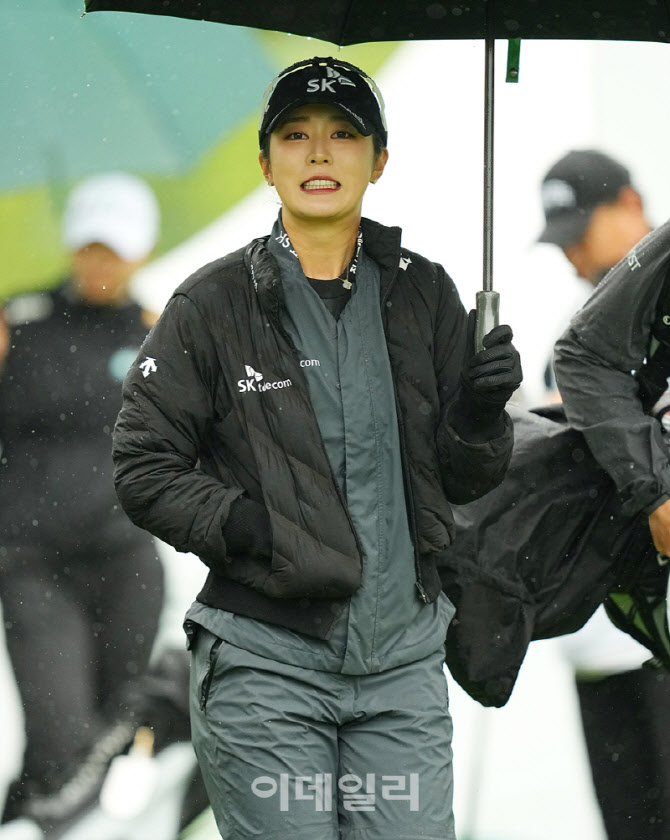 [포토]김재희,비오고 춥고