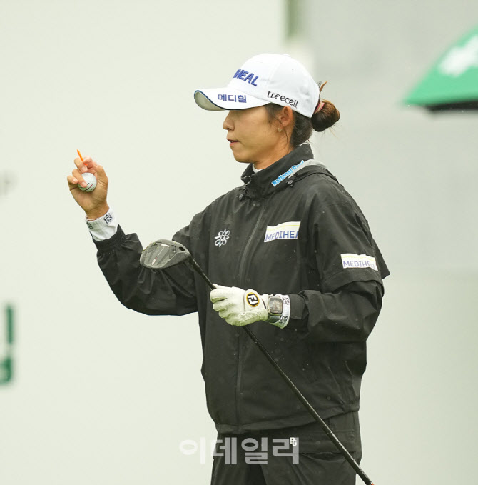 [포토]배소현,볼 확인하고 출발할게요