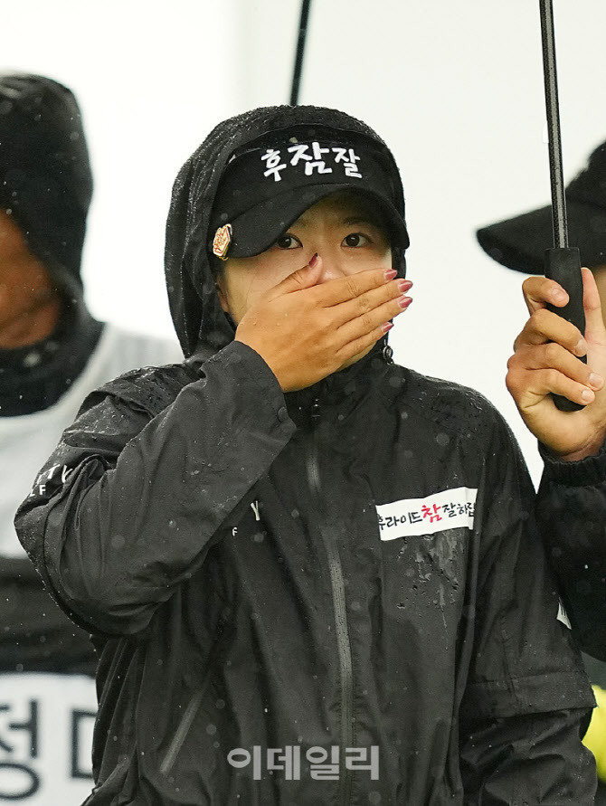 [포토]한지원,하품하다 입틀막